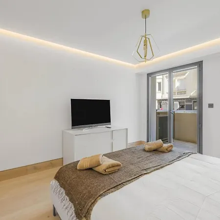 Appartement Ref 2058 Croisette Luxe 2 Avec Piscine à Louer Cannes