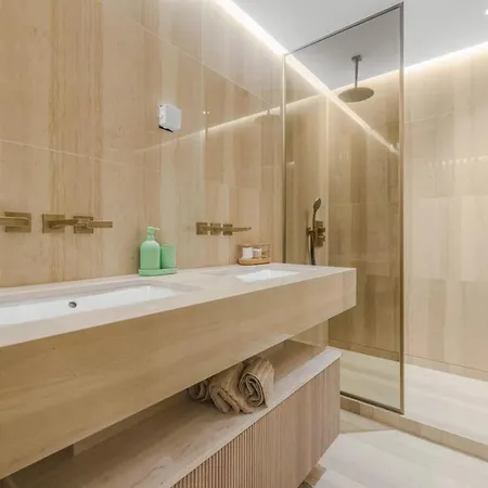 Apartment Ref 2058 Croisette Luxury 2-bedroom Indoor Pool For Rent