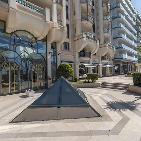 Ref 2058 Croisette Luxe 2 Avec Piscine à Louer Appartement Cannes